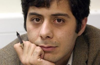 مسعود باستانی پس از سه سال حبس به مرخصی آمد