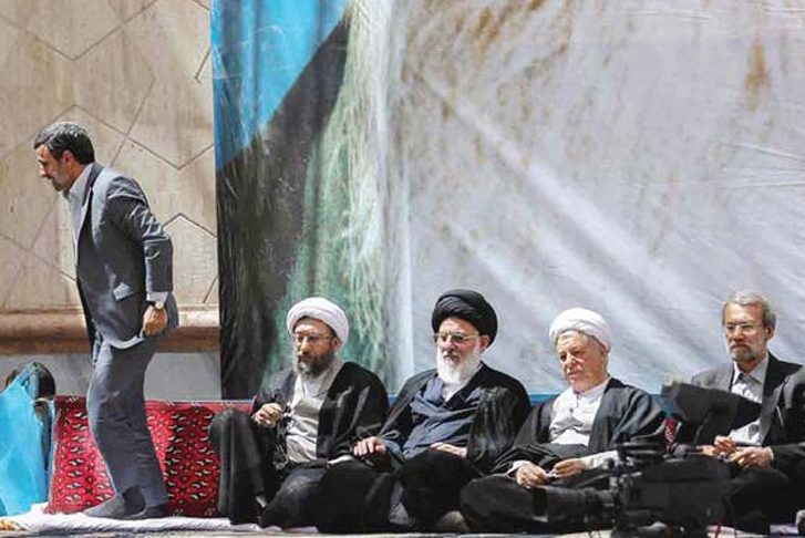 با شکایت لاریجانی، احمدی نژاد به دادگاه احضار شد