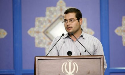 انتقاد از وضعیت دانشگاه‌ها در برابر آیت‌الله خامنه‌ای