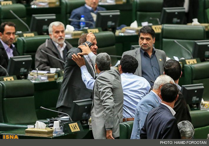 فحاشی به وزیر علوم در مجلس
