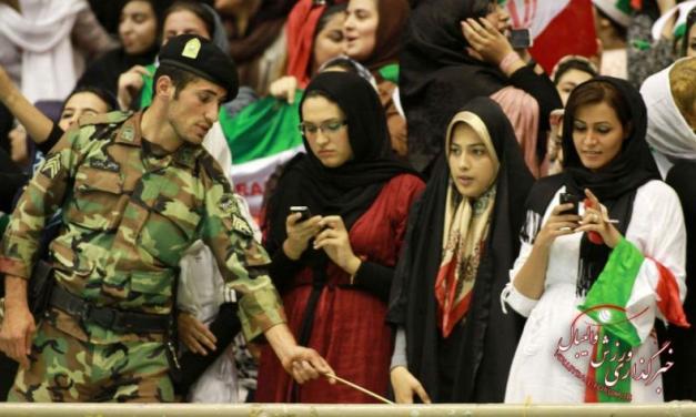 پشتیبانی ۱۹۰ تن از کنشگران مدنی و سیاسی از نامه به رئیس فیفا جهت لغو ممنوعیت حضور زنان در ورزشگاه‌ها