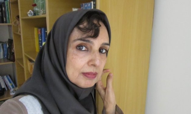 نگاهی به دفتر شعر “اتفاقی روشنم” ملوک ایرانمنش