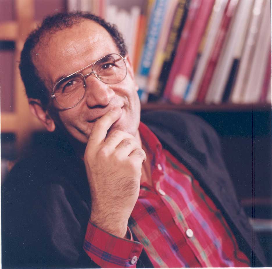 شکیب درد در ردِ گلوی آوازه‌خوان  
