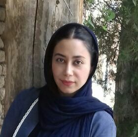 انتخاب هفت شعر از منا کرمی