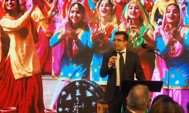 «لبخندِ گاهگاهت، صبحِ ستاره باران!»