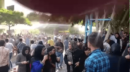 این‌ها فریاد و صدای اشرار است؟ آیا می‌شنوید؟ جواب این حرف‌ها فقط گلوله بود؟