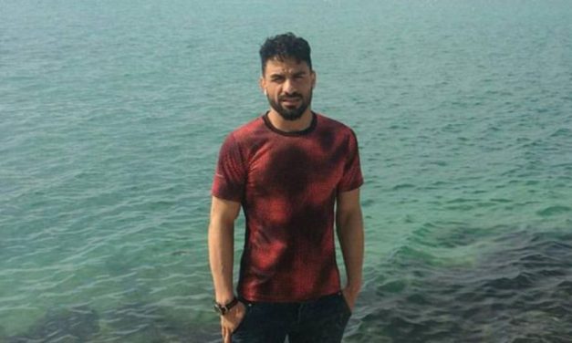 گفتگو در سحرگهی نمناک