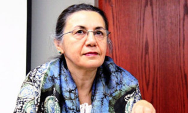 فرشته مولوی نویسنده‌، مترجم و پژوهشگر مهمان مجازی کتابخانه نورت ونکوور
