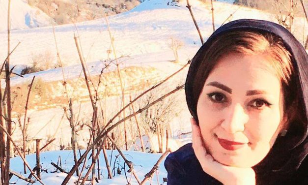 شعری از مرضیه رشیدپور همراه با ترجمهٔ انگلیسی  
